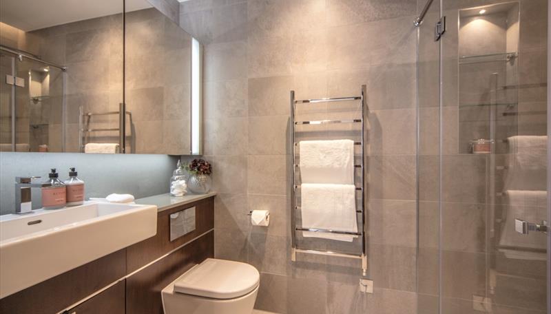 2 bed property in Charles Clowes Walk, London